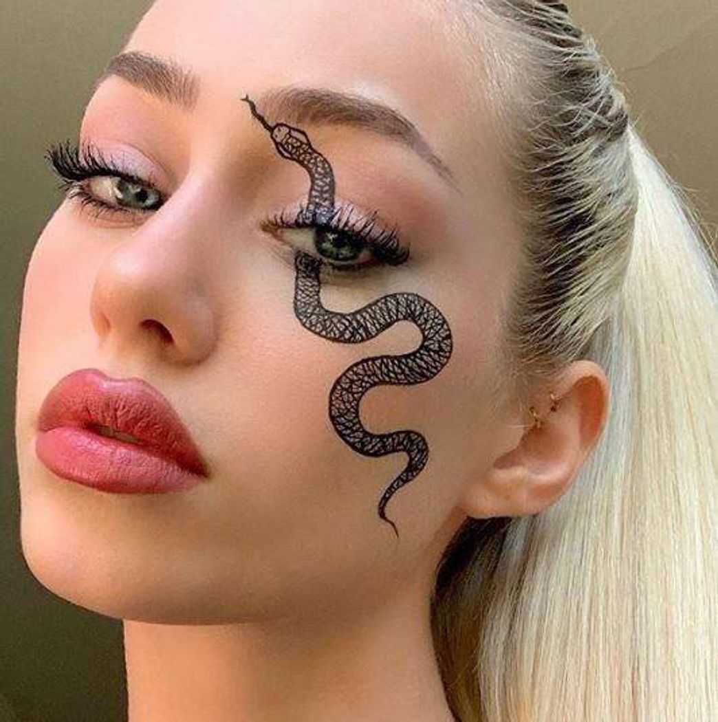 Moda makeup • snake • inspo • fashion