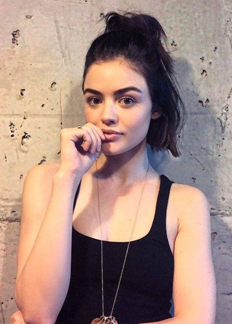 Moda lucy hale hair style