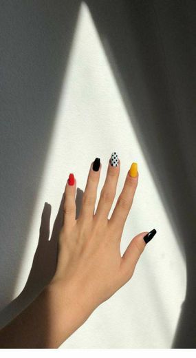 Inspirações de unhas decoradas.