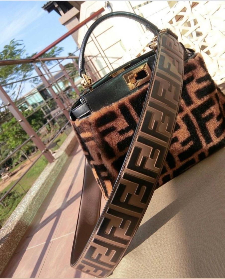 Moda Fendi bag peekaboo