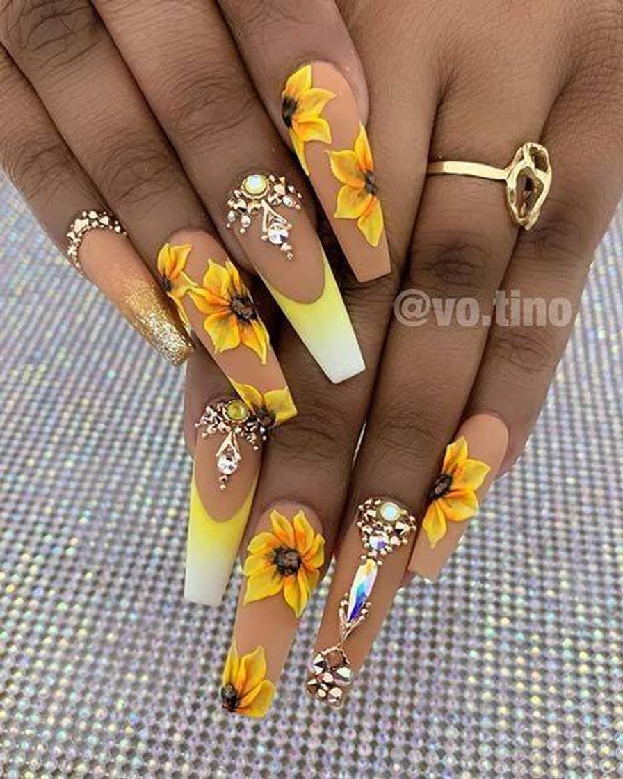 Moda Unhas decoradas girassol e pedrarias 