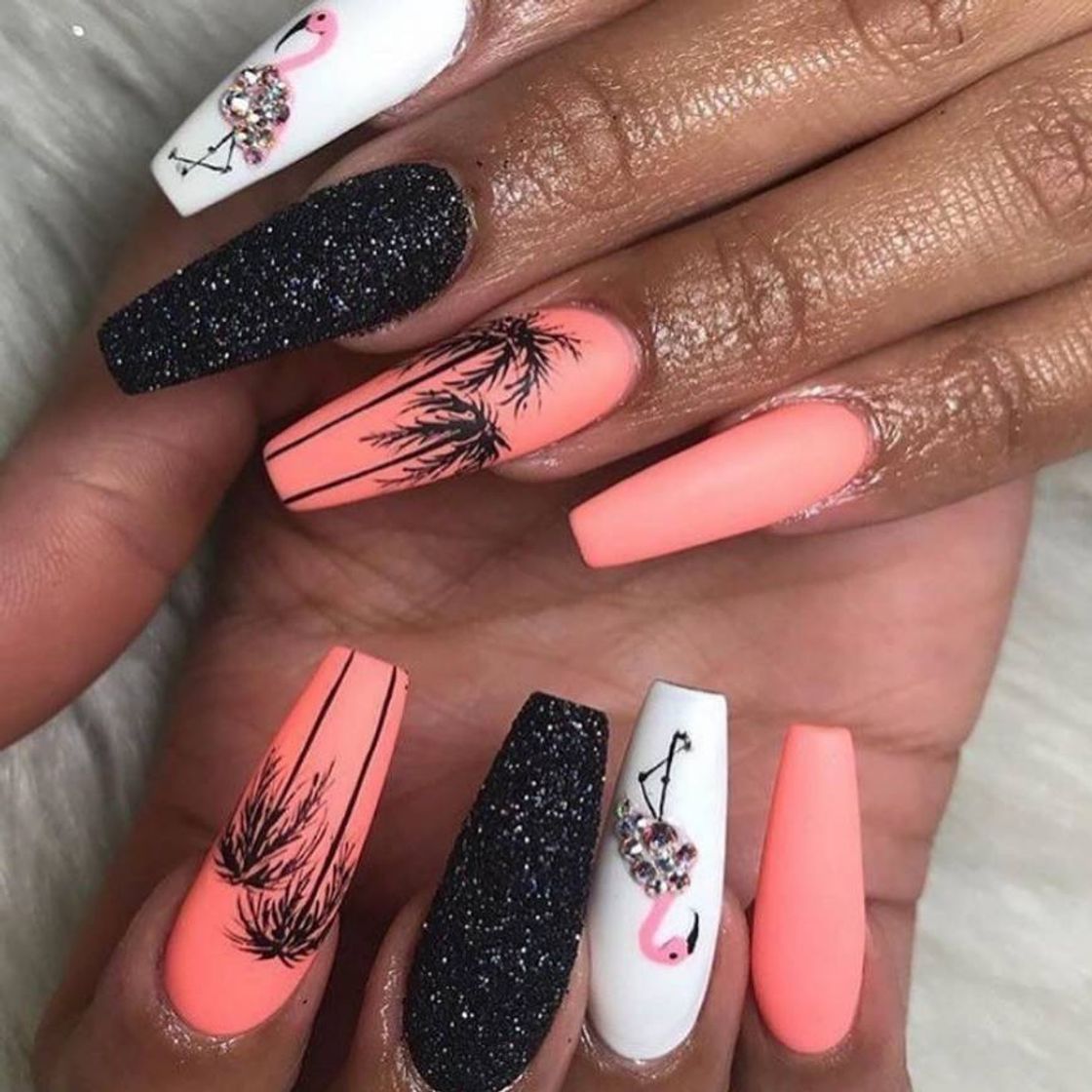 Moda Unhas decoradas rosa, branco e preto