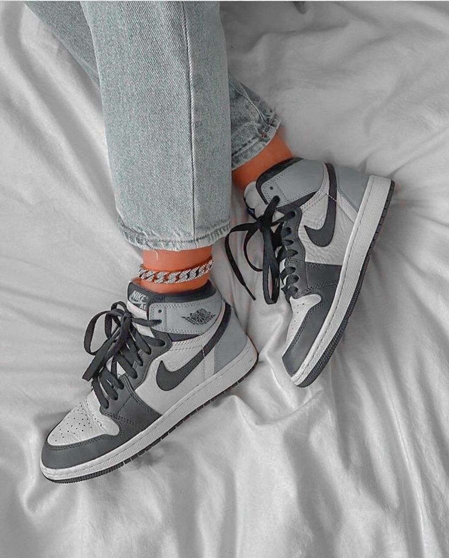 Social Nike Jordan 1 Mid Light