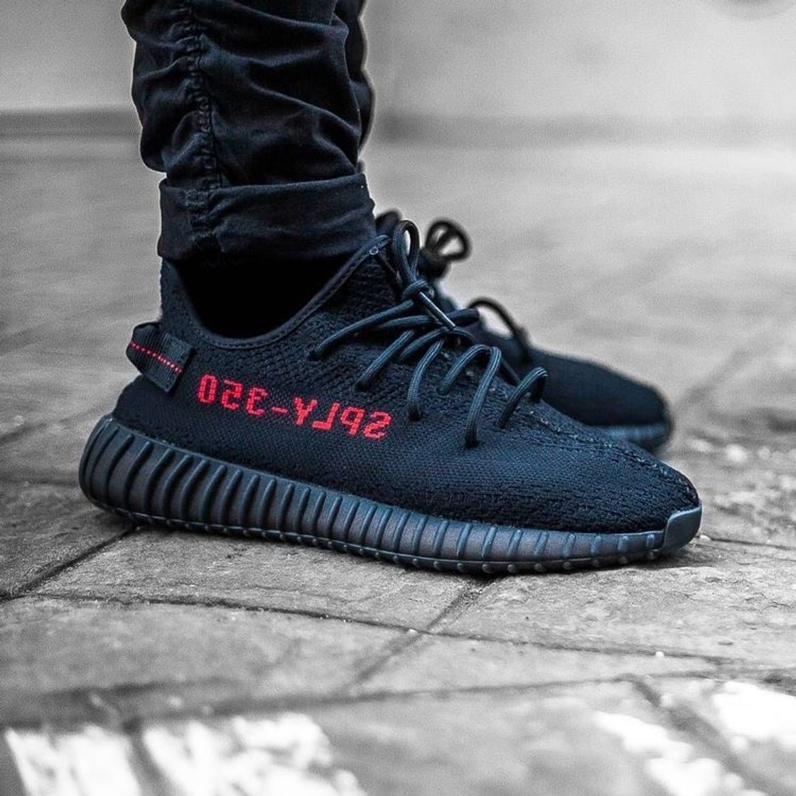 Moda Tênis Yeezy preto 