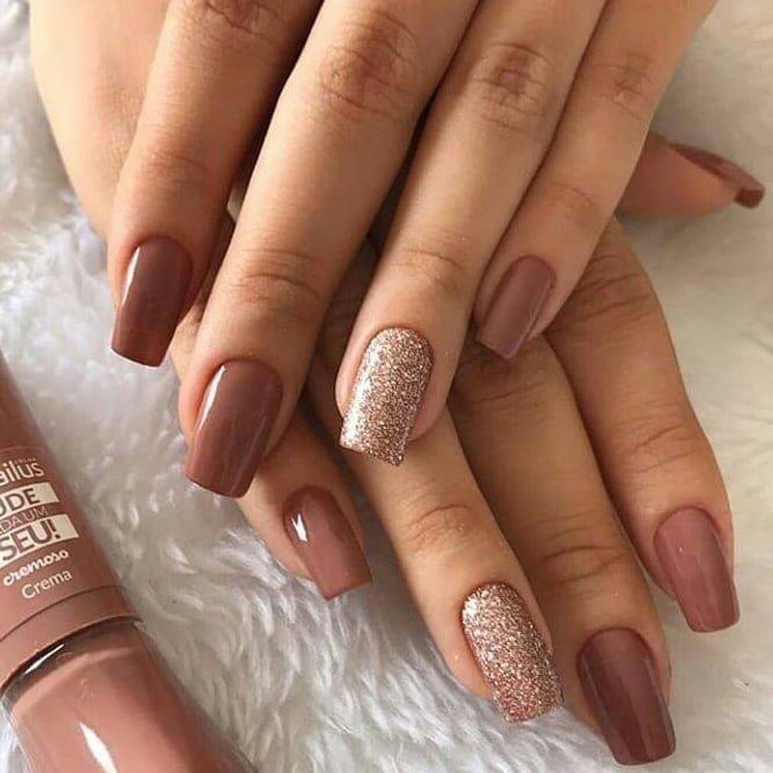 Moda Unhas tons nudes com Glitter