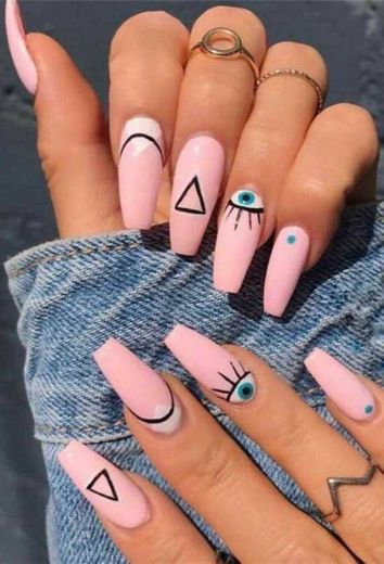 nails pink eyes