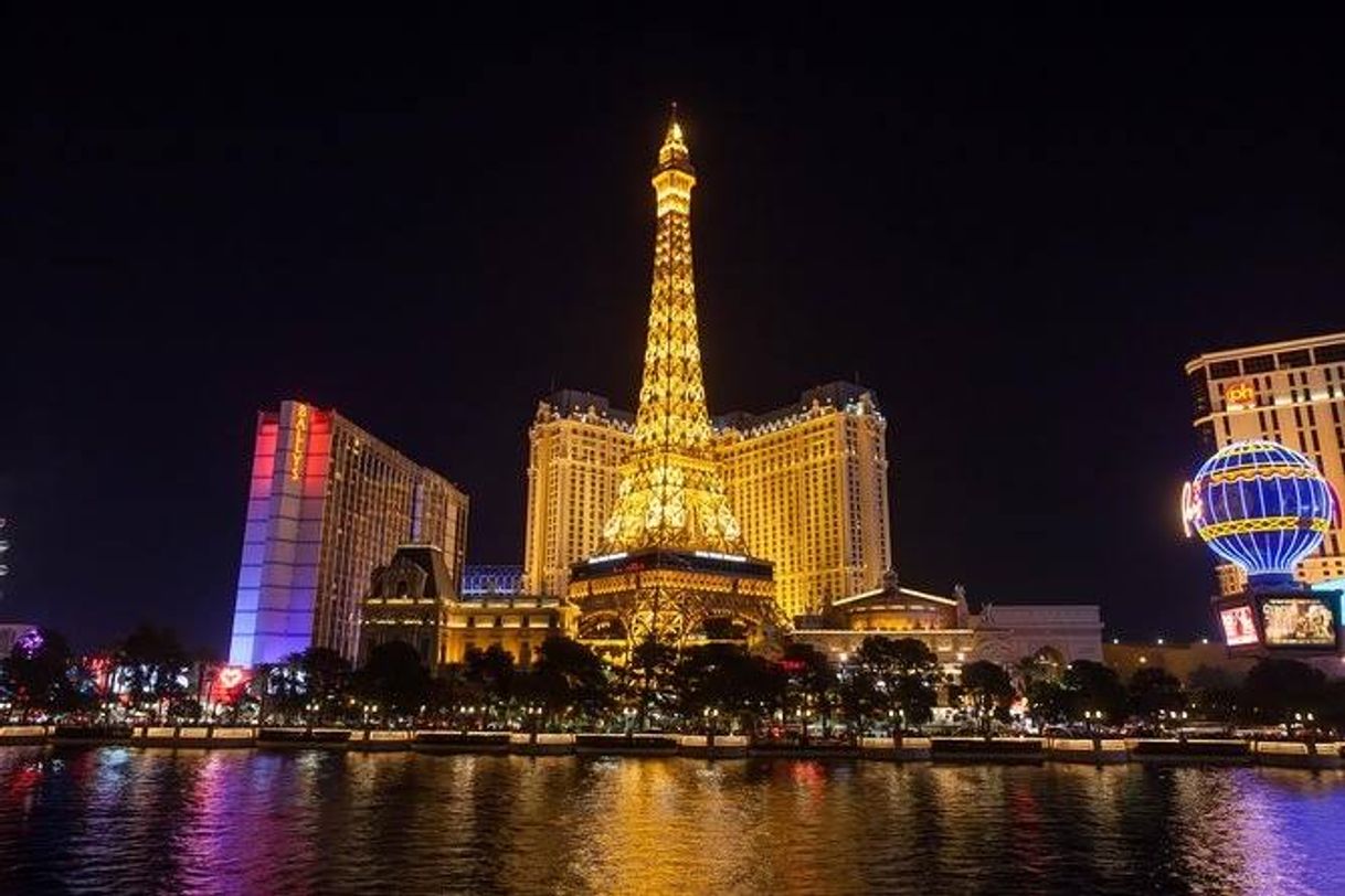 Lugar Eiffel Tower Viewing Deck at Paris Las Vegas