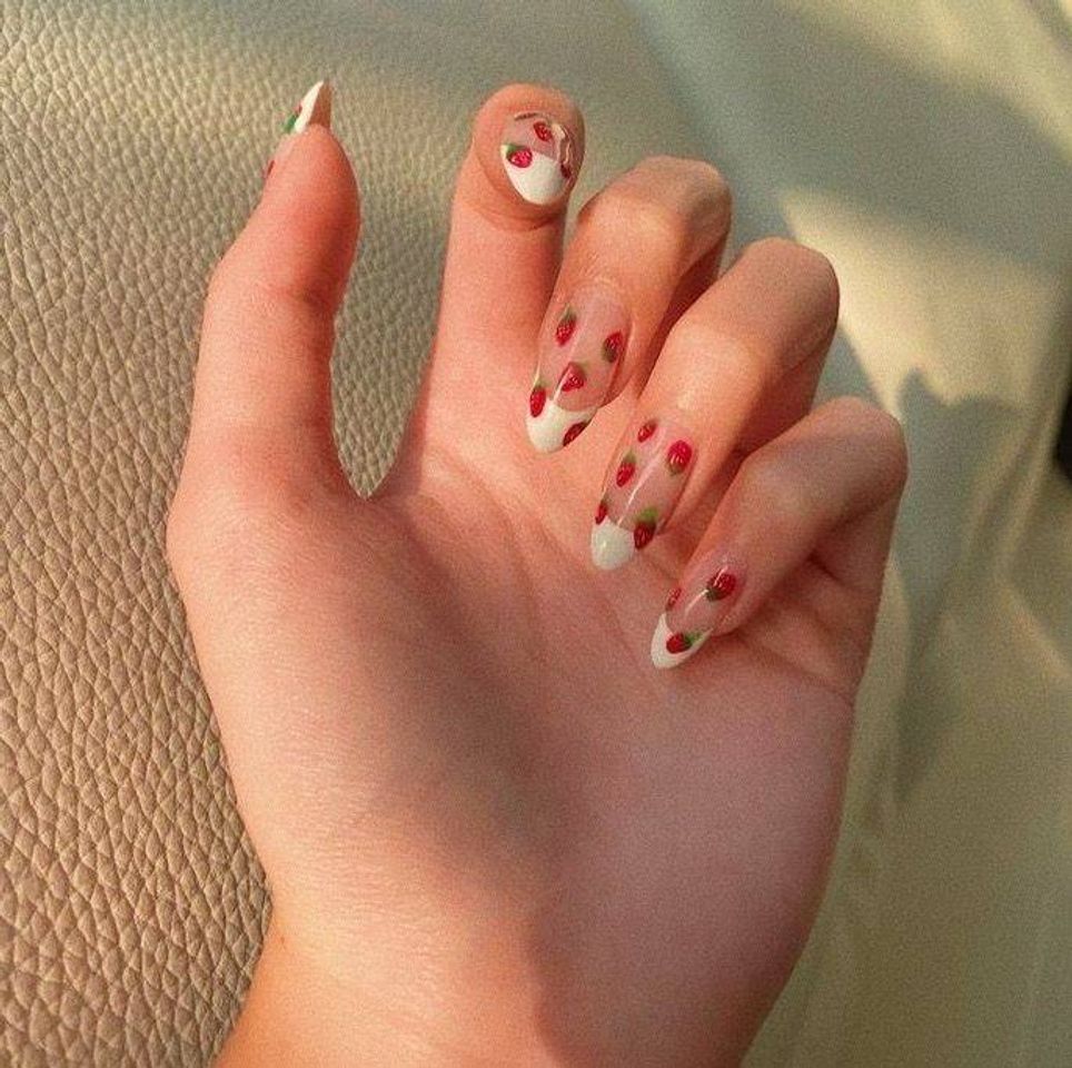 Fashion strawberry nails