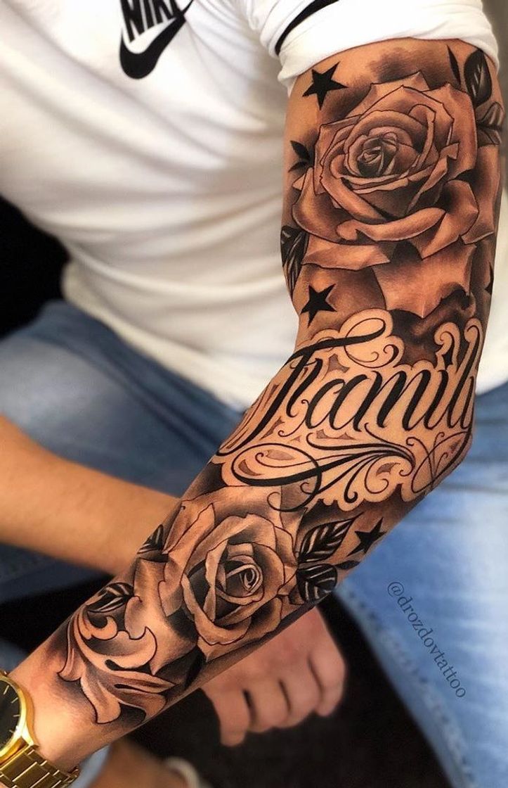 Social TATUAGEM NO BRAÇO MASCULINO