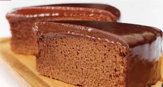 Aprenda a fazer bolo de chocolate sem óleo e sem glúten