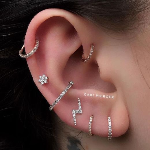 Piercing orelha feminina