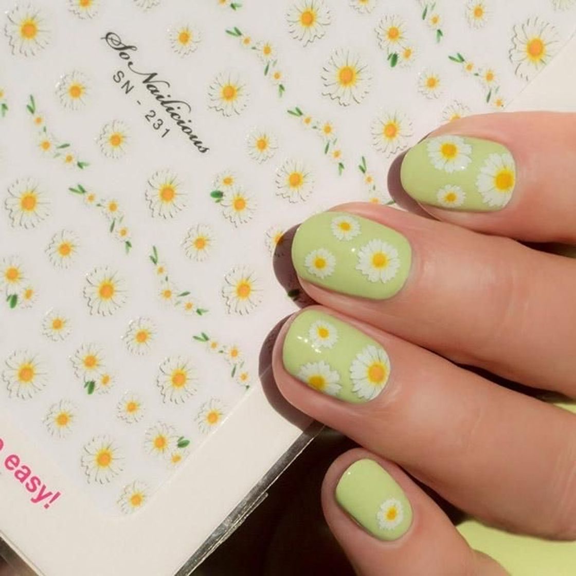 Moda Unhas de florzinhas 