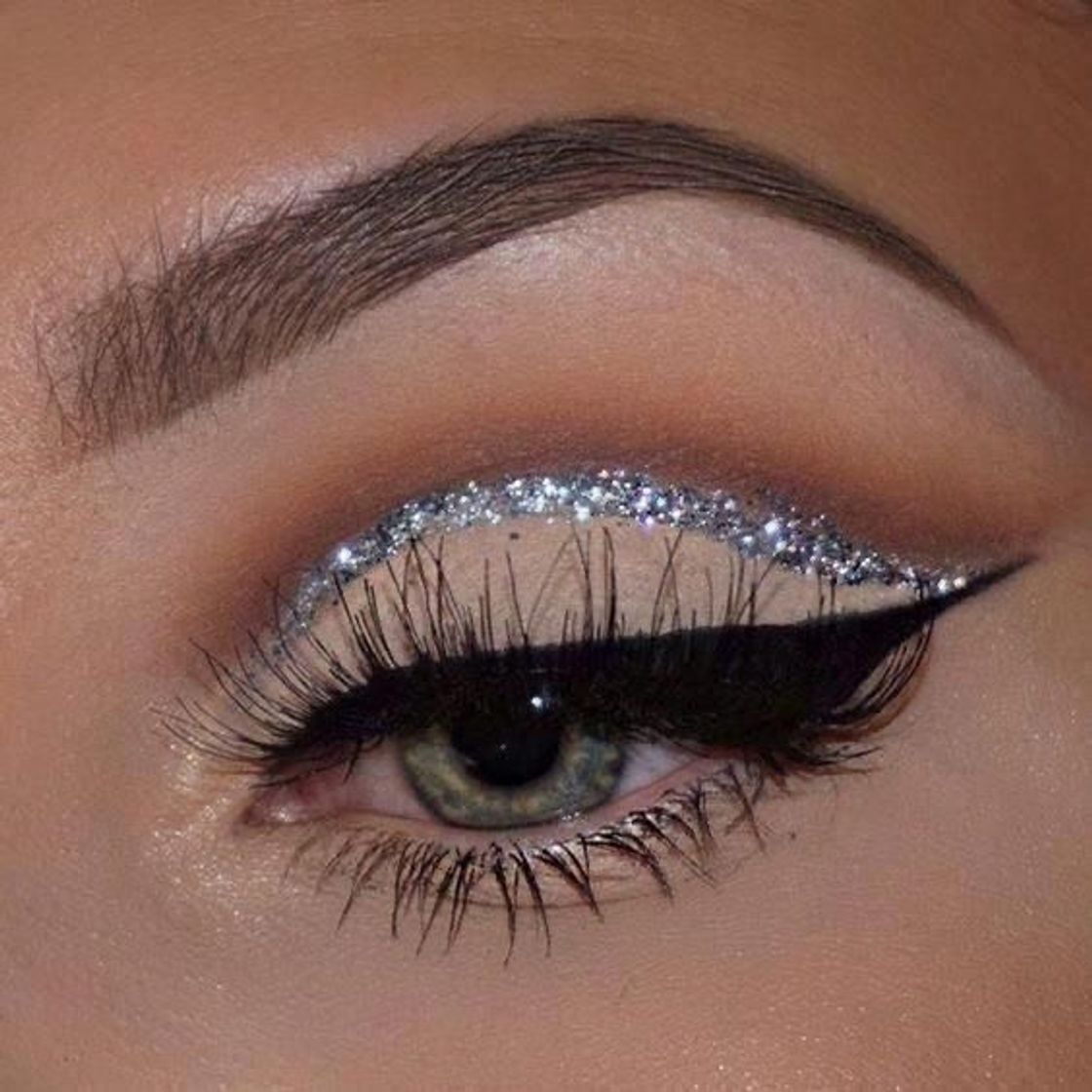 Moda sugestão para make com glitter ✨