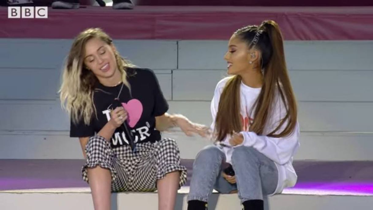 Canciones Miley Cyrus e Ariana Grande - Dont dream its over