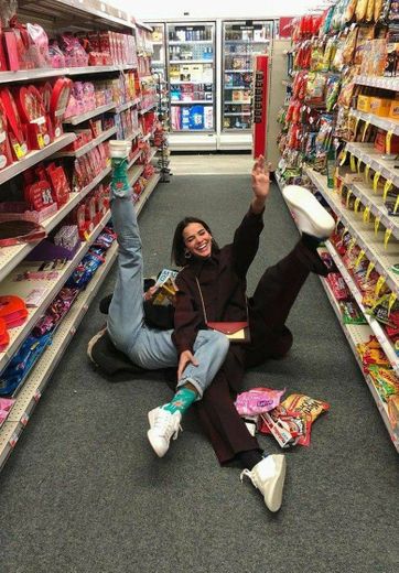 at the supermarket with her friend🛒🛒