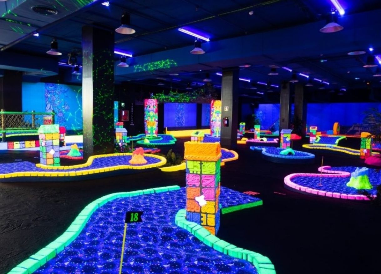 Place Mini Golf Par 8000