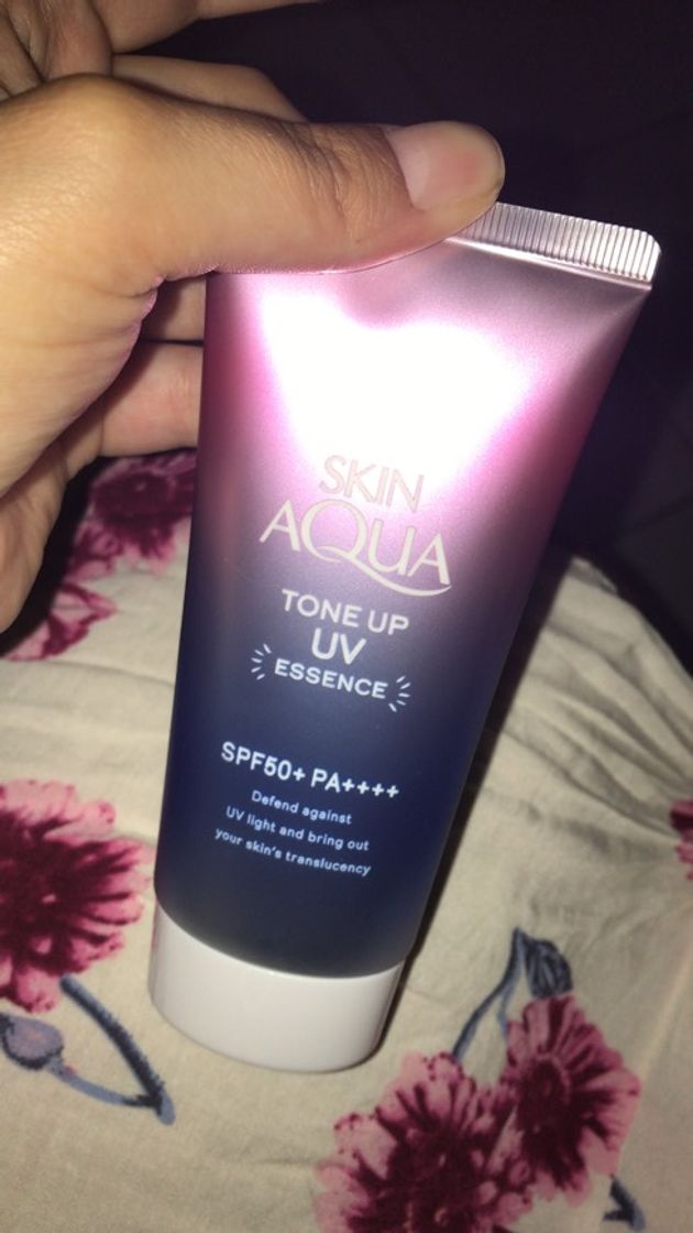 Producto Skin Aqua Rohto New Sunscreen Tone Up UV Essence SPF50