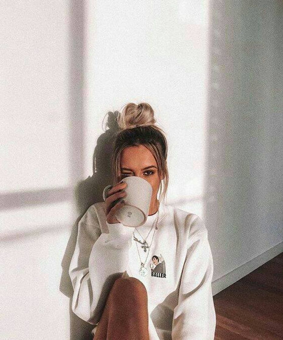 Moda Pose com xícara ☕