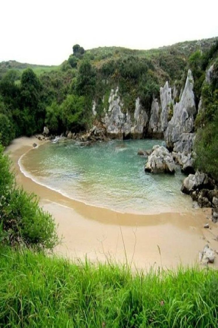 Place Playa de Gulpiyuri