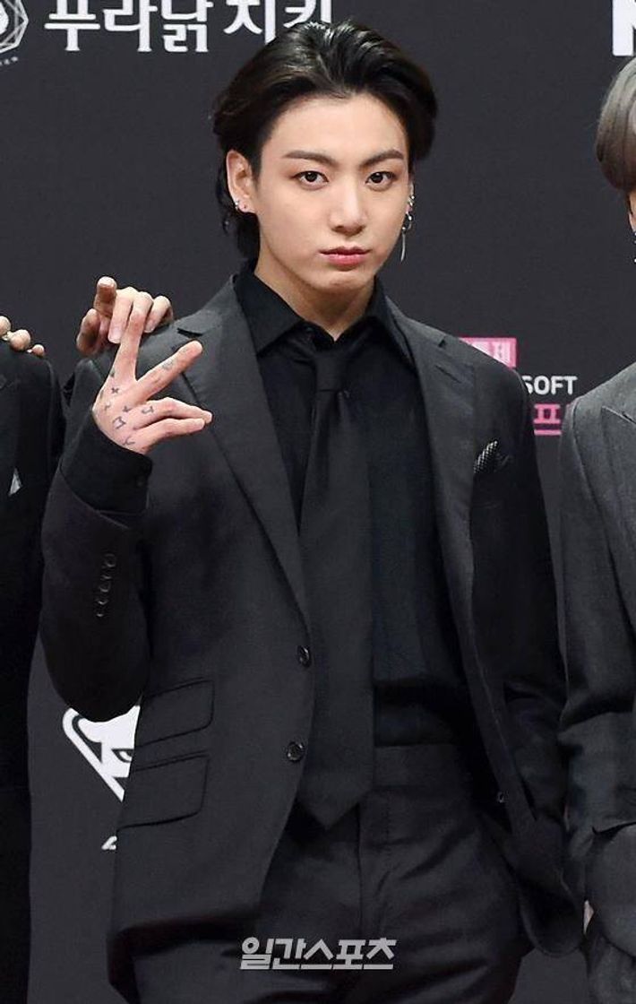 Moda jungkook long hair 