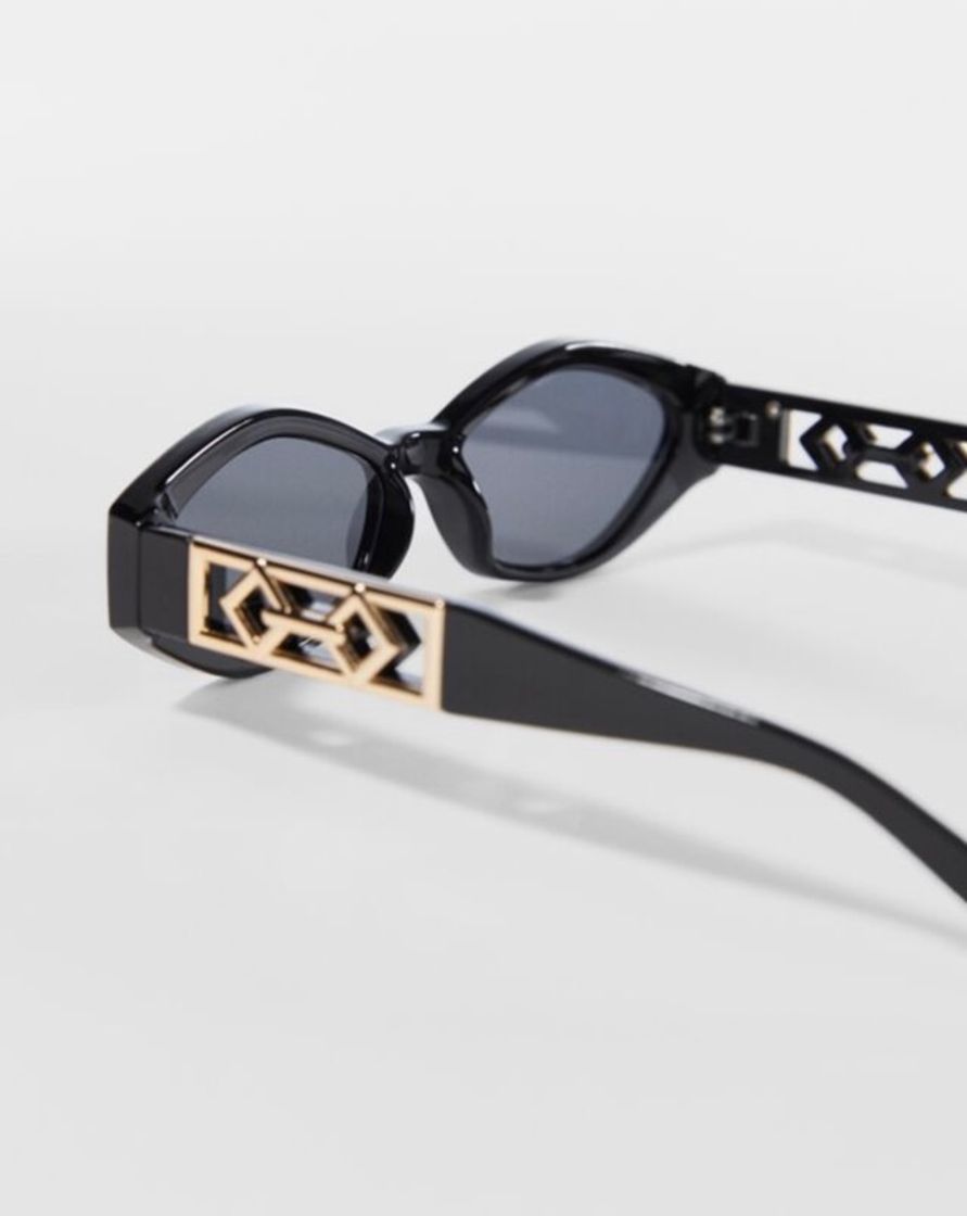 Moda gafas de sol con detalle dorado en el lado 🥵