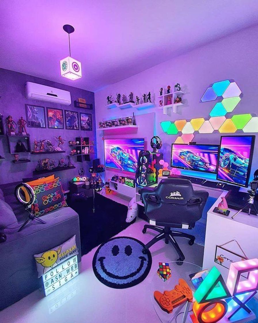 Fashion Kawaii Gamer Room