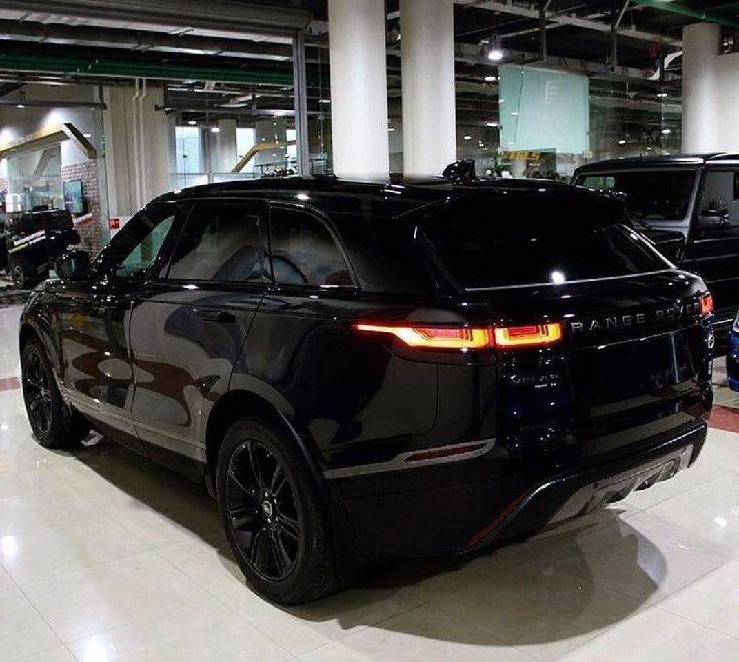 Social Range Rover Velar