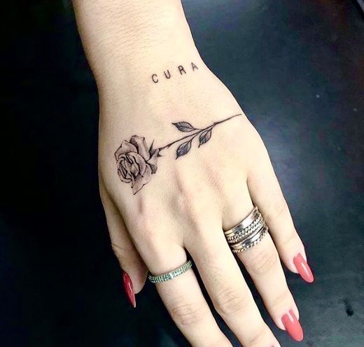 Tatto Rosa na Mão