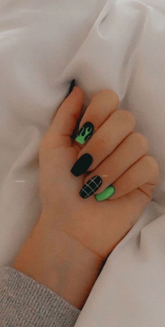 Moda Nails