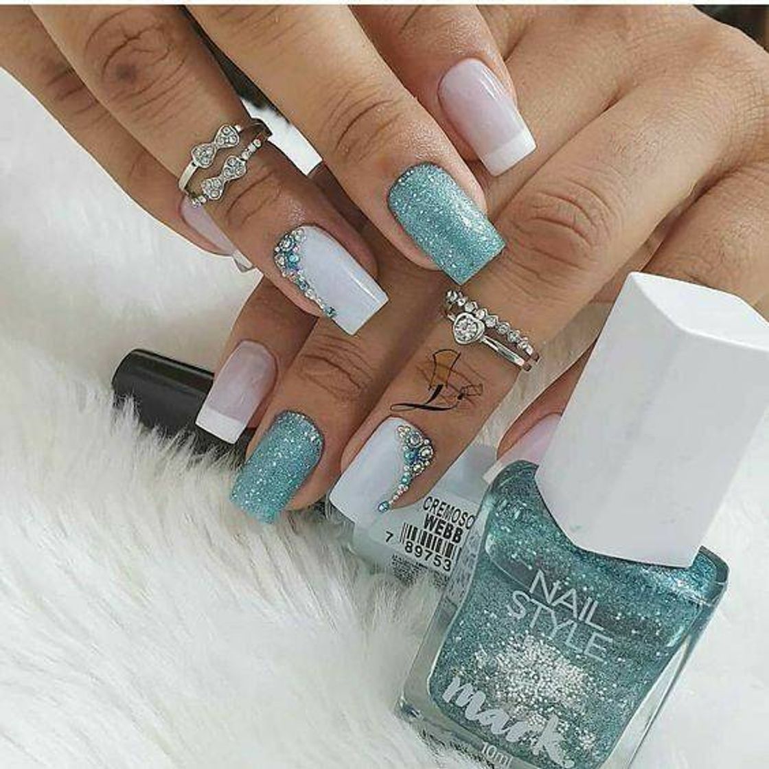 Fashion Unhas Azul e Branca 