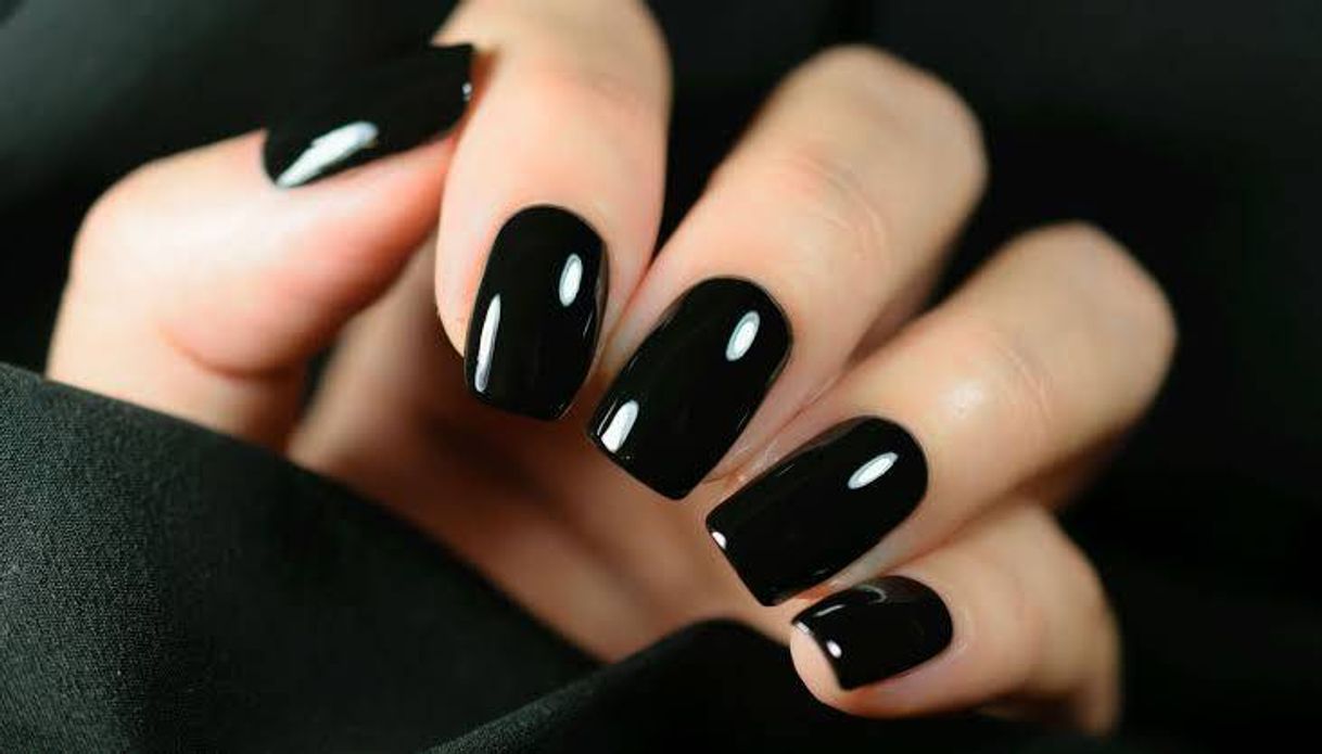 Fashion  É possível substituir o esmalte preto pelo lápis de OLHO!!!