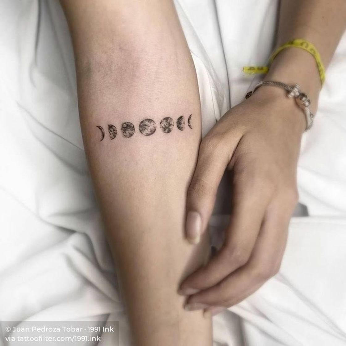 Social Tattoo moon 🌙 