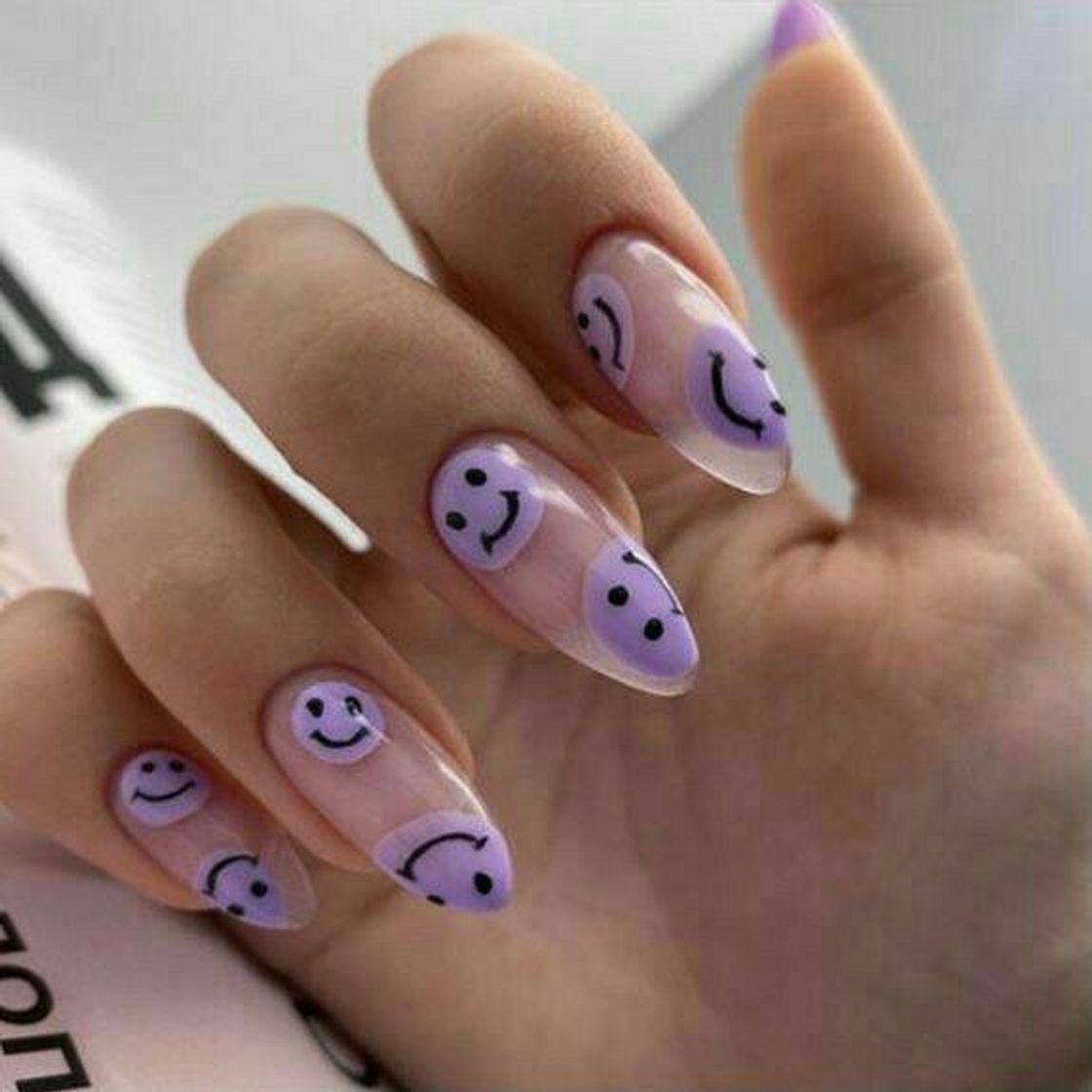 Moda Unhas com carinha sorrindo