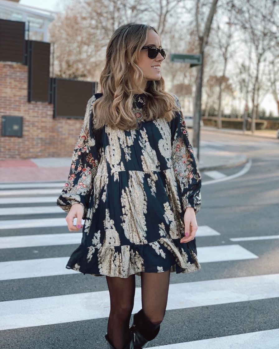 Fashion Vestido con bordados de Zara 