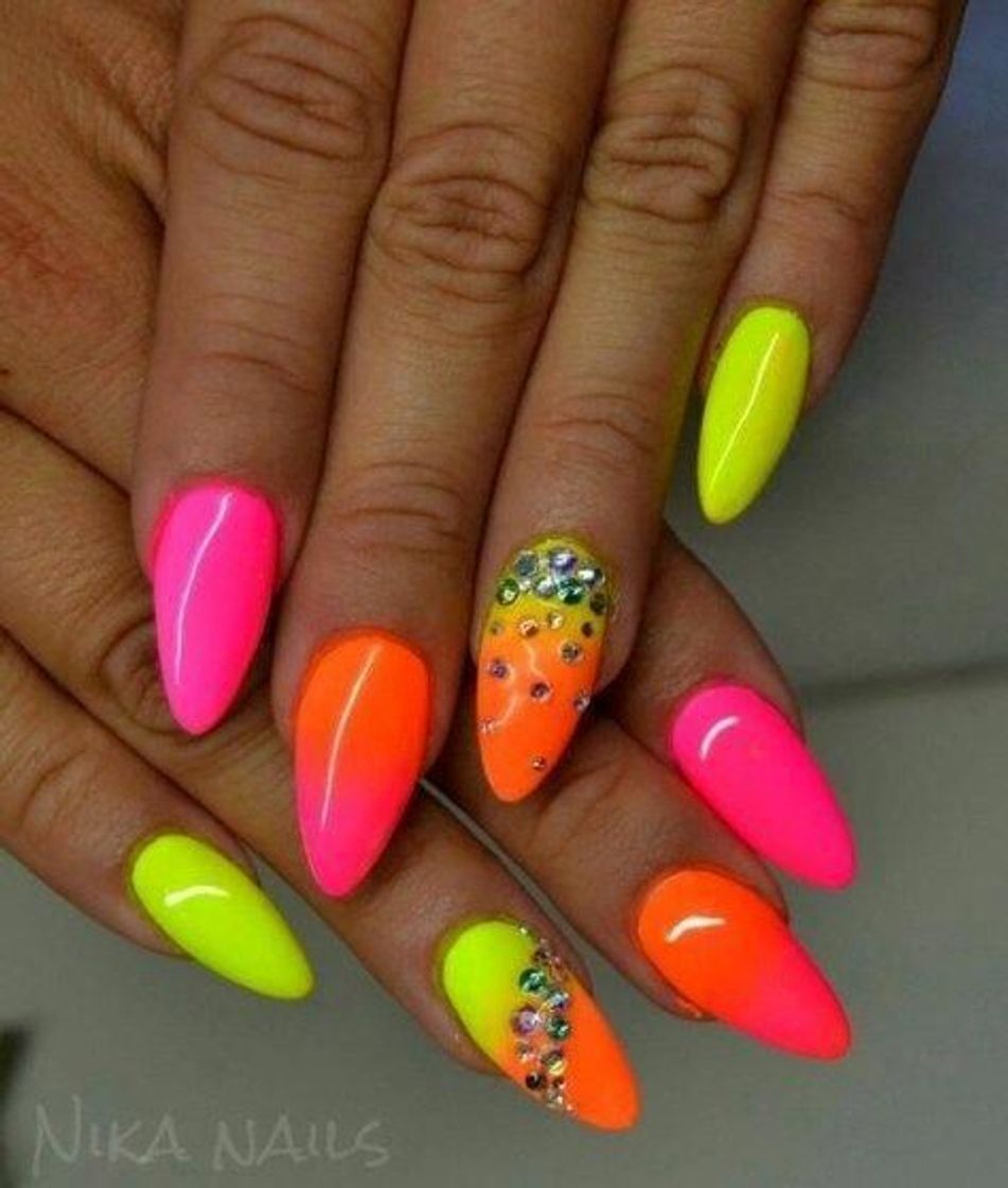 Moda Unhas Neon🌈