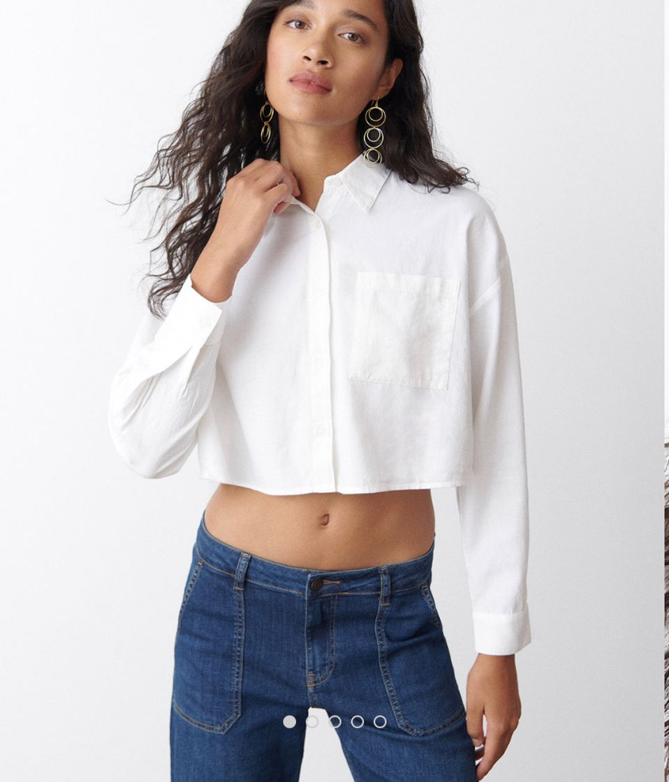 Camisa cropped lisa com bolso