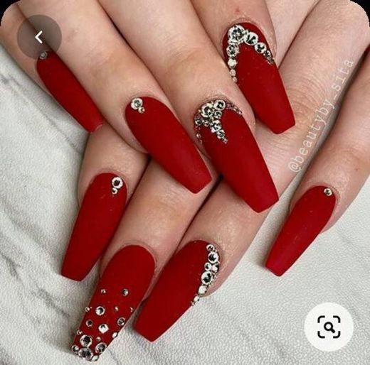 Nails red