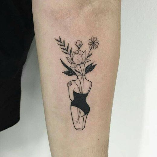 Tattoo feminina no braço