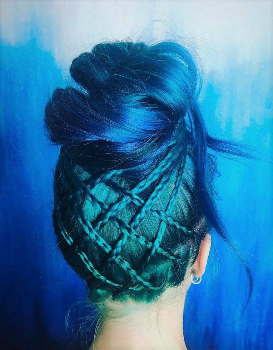 Moda Blue and turquoise dyed hair