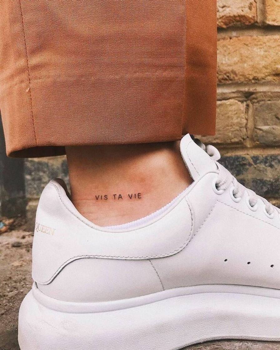 Social Tatuagem pequena e com frase