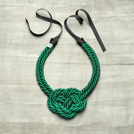 simple green necklace • Cem Nós