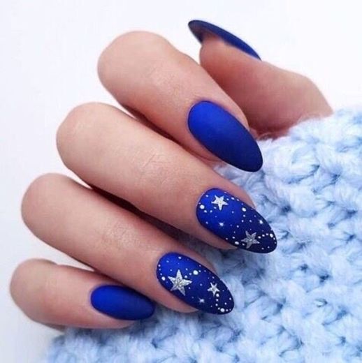 Nails blue 