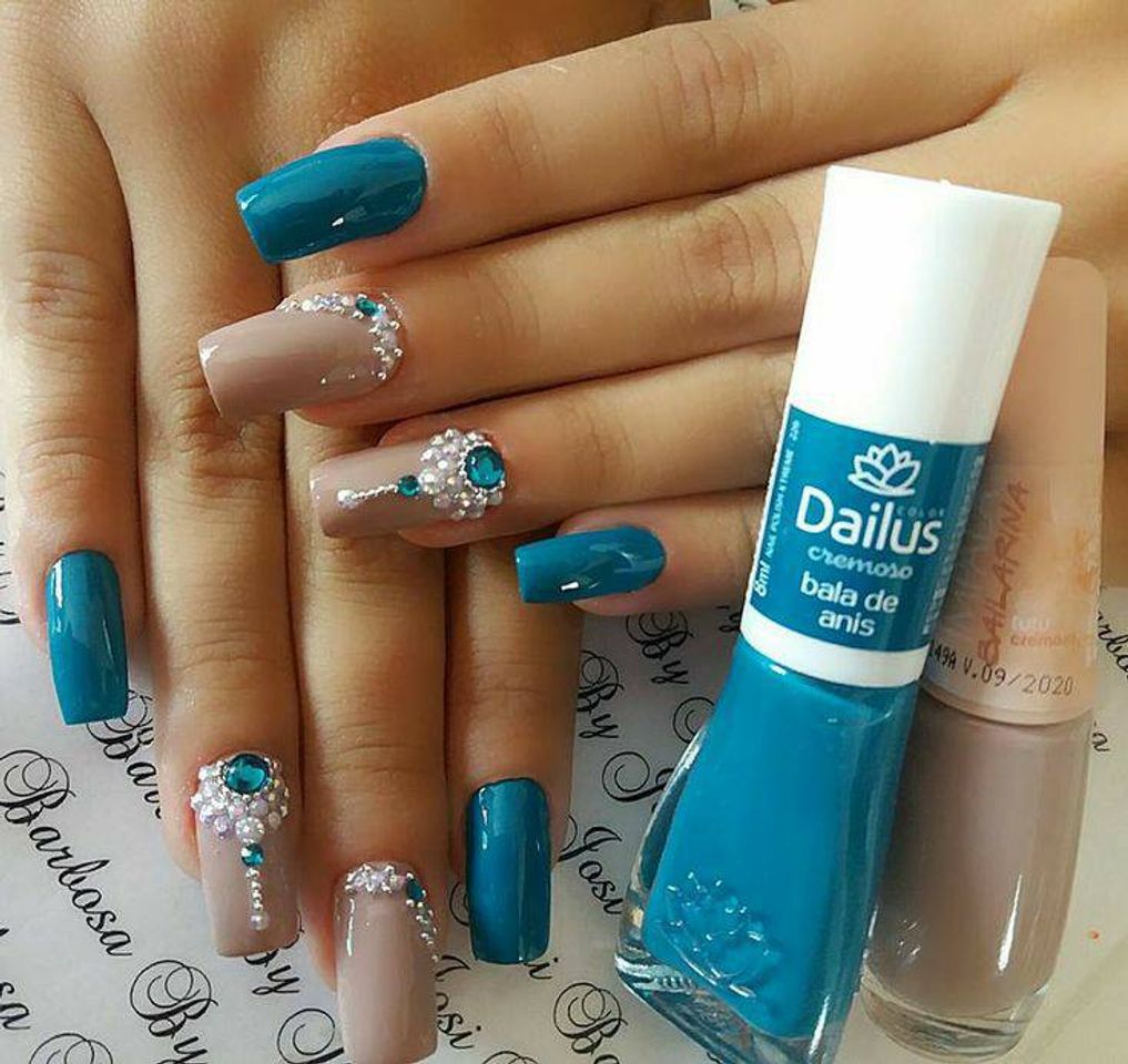 Fashion Unhas com jóias 