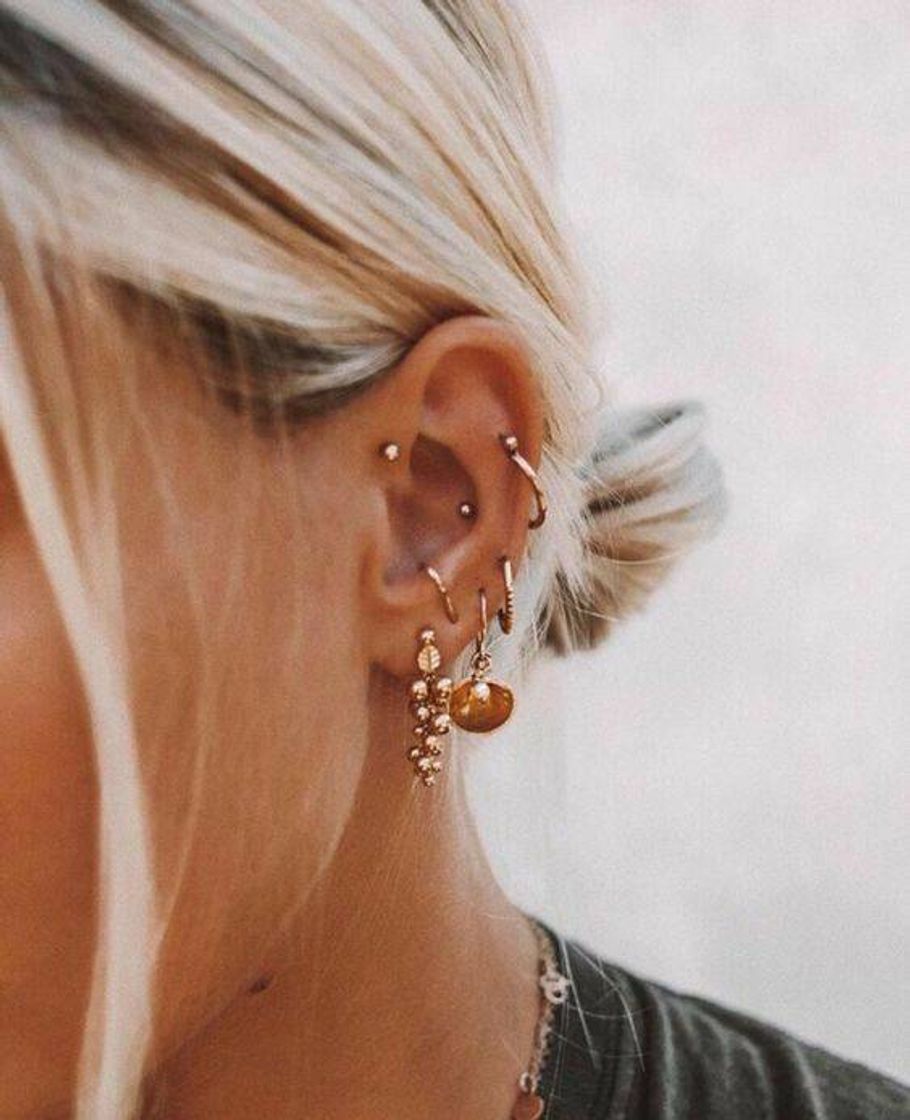 Moda Ear piercings