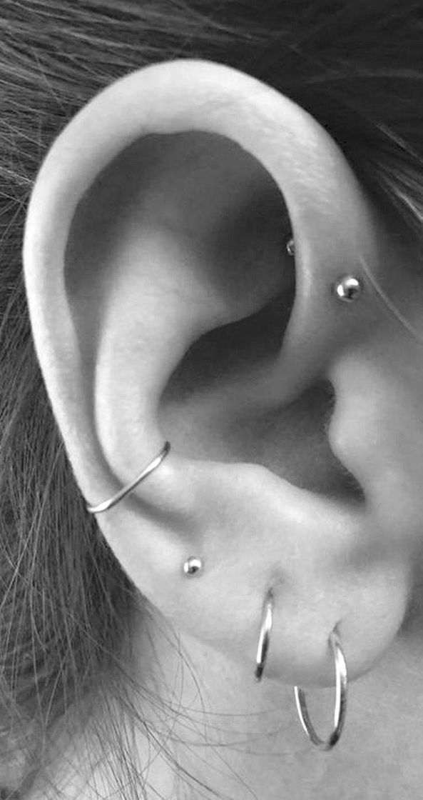 Moda Ear piercing