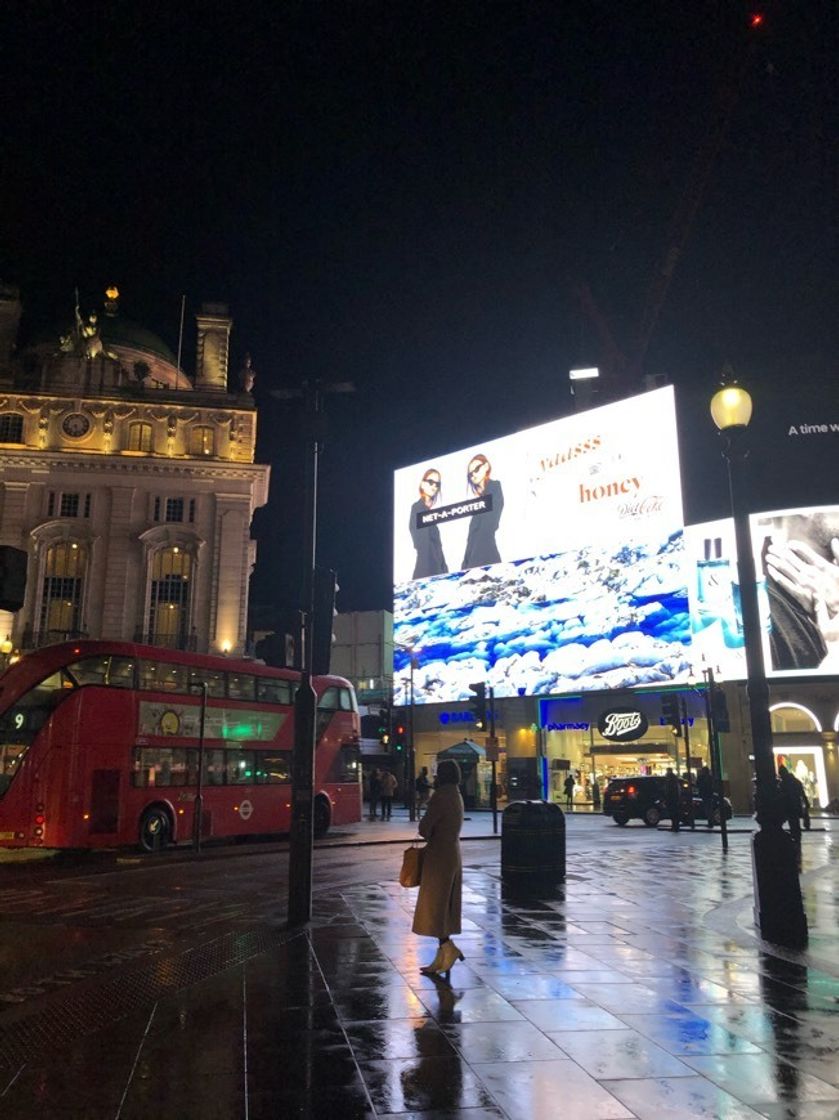 Places Picadilly Circus