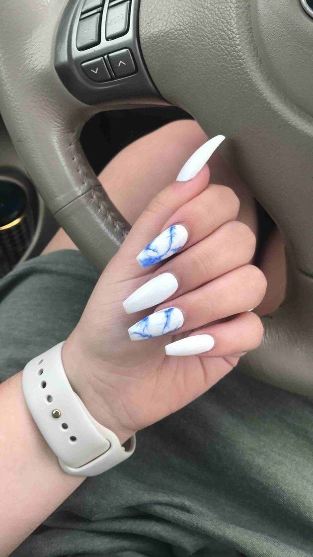 Product Unhas brancas com detalhe azul marinho