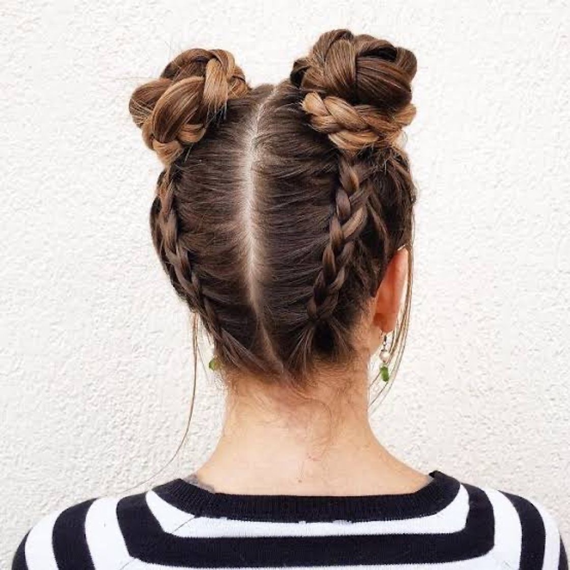 Moda Um penteado muito lindo com tranças e dois coques 