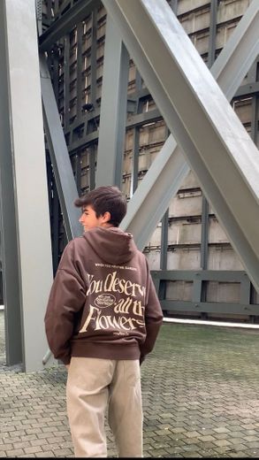 Sudadera marrón y beige