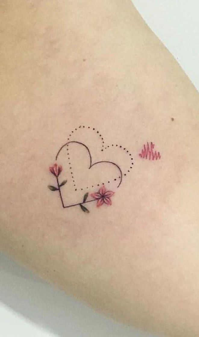 Moda tattoo corações 💗